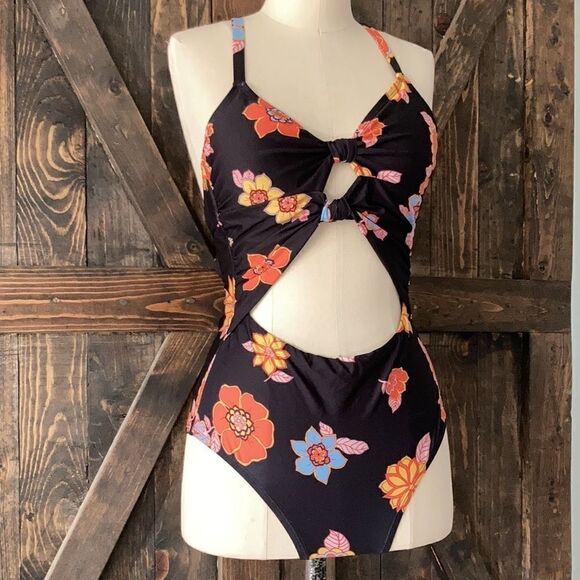 ModCloth sophia one piece black retro swimsuit - Picture 8 of 13